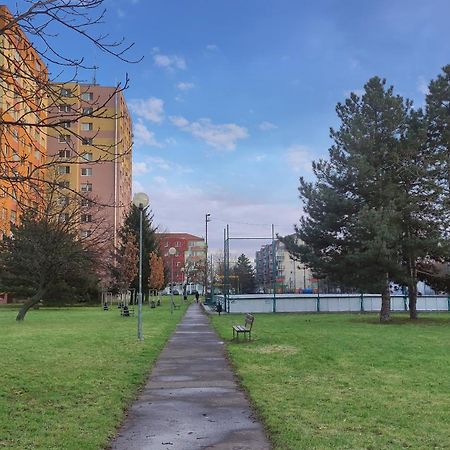 Elegant Escape Apartment III - Free Parking, Easy Access To City Center Bratislava Exterior photo